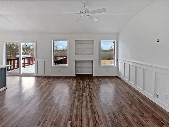 3rd image of 813 Deer Field Rd
