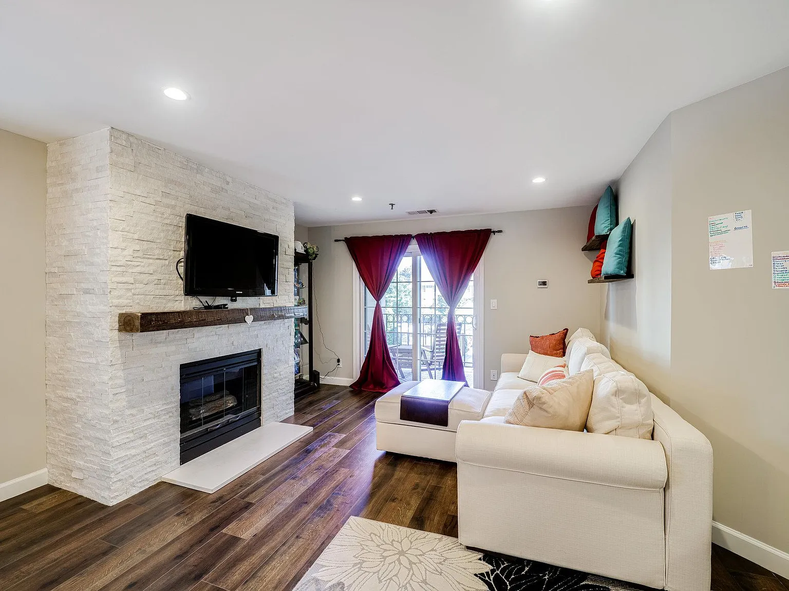 2 bed, 963 sqft, $2,800 — Photo 2