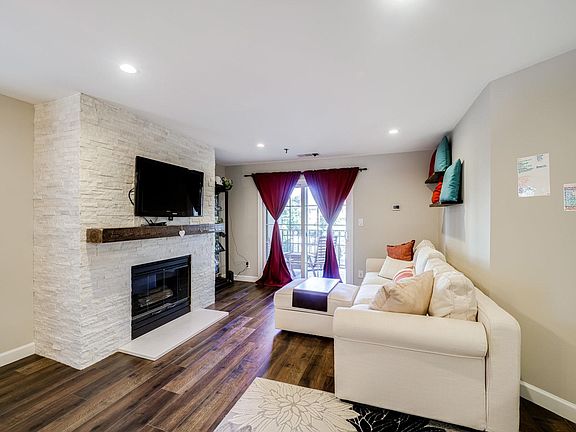 2nd image of 1100 Quaker Hill Dr APT 205