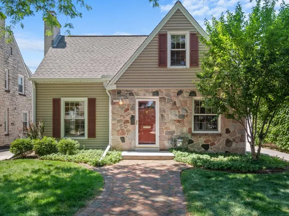 5243 North Kent AVENUE, Whitefish Bay, WI 53217