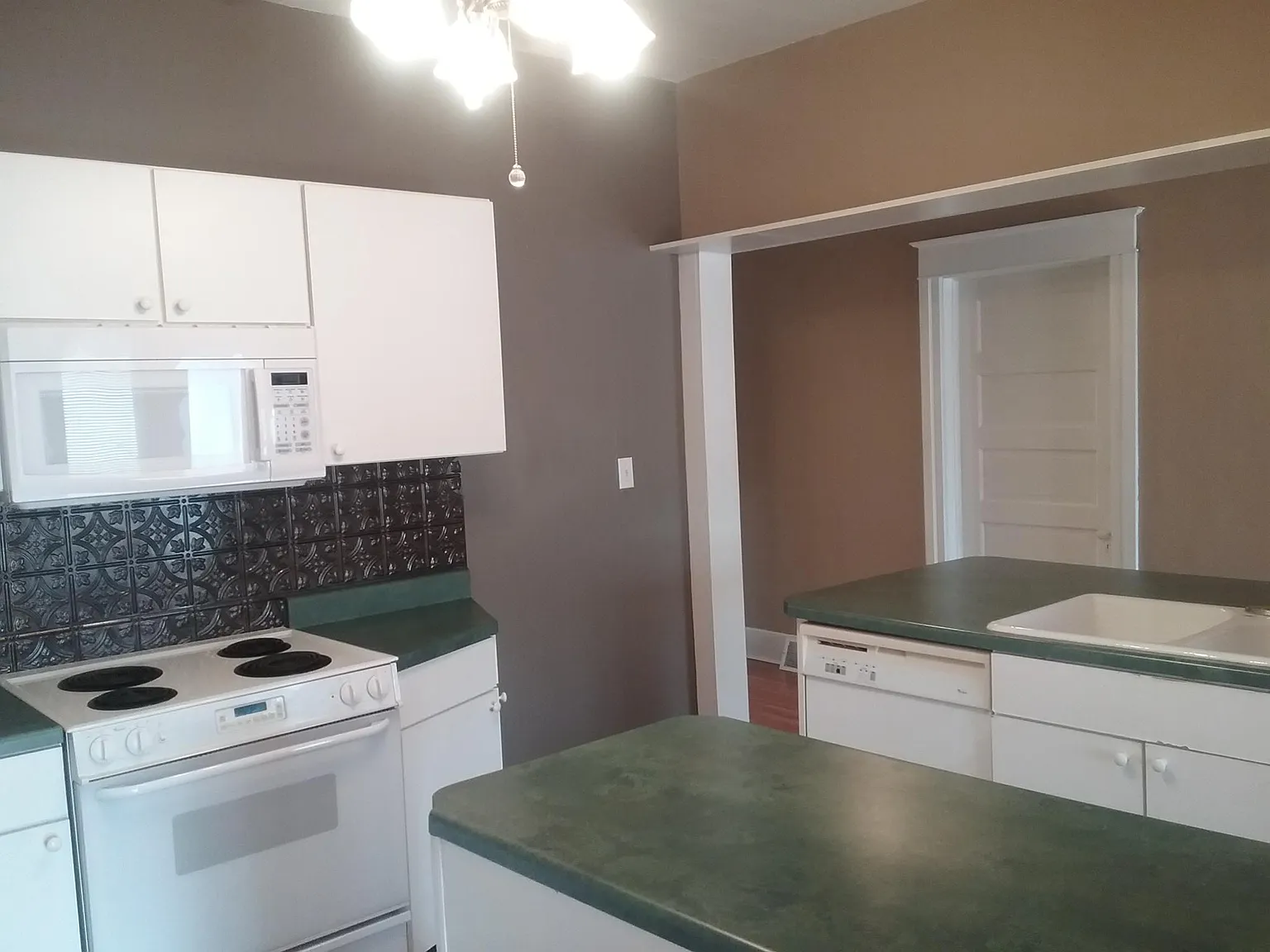 2 bed, 1400 sqft, $1,800 — Photo 2