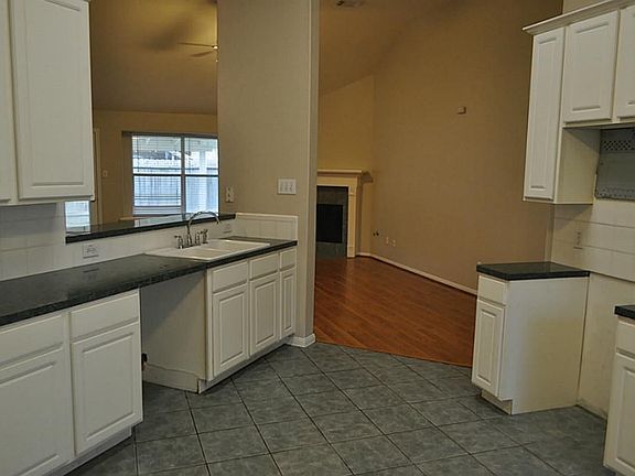 4th image of 810 Oak Estates Ct