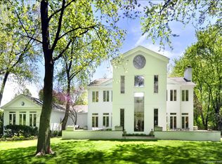 790 W Deerpath, Lake Forest, IL 60045