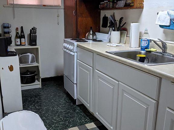 5th image of 411 Hamilton Pl APT 1