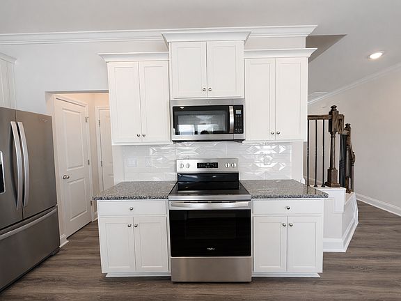 4th image of 377 Creekview Rd