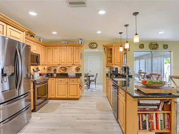 4th image of 8001 Bayshore Dr