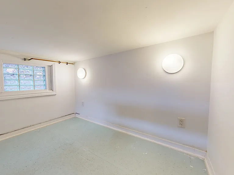 39 Markham St #MAIN REAR — Photo 12