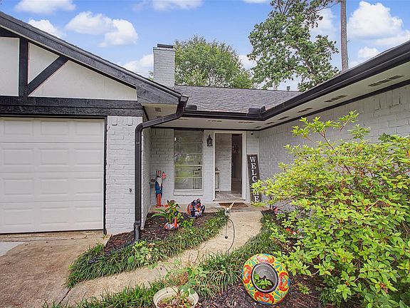 4th image of 327 Fir Ridge Dr
