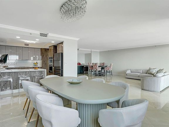 4th image of 20201 E Country Club Dr #Penthouse 2702