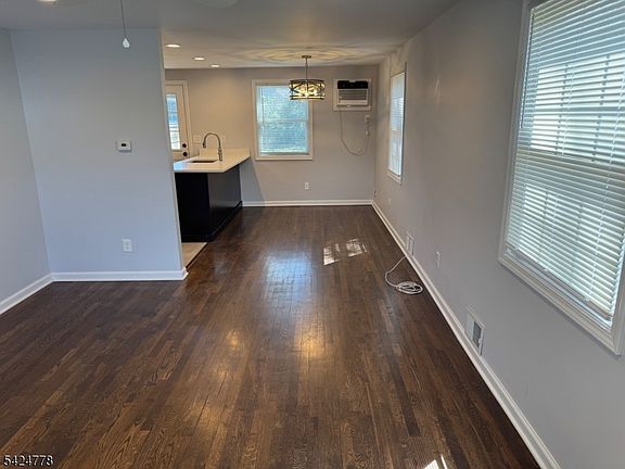 5th image of 1127 South Ave W