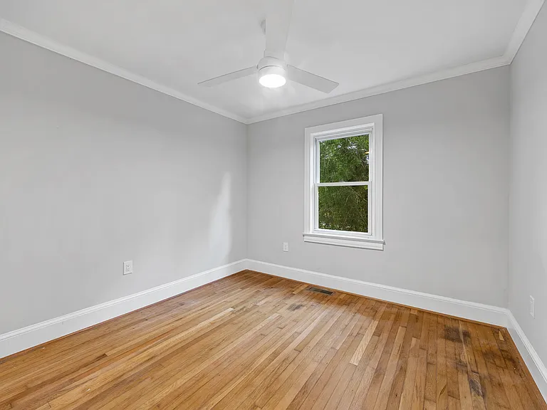 10 Amherst Ave — Photo 14