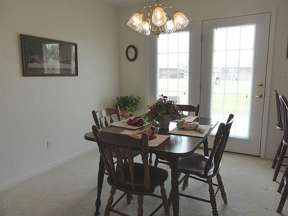 3rd image of 1735 White Oak Dr