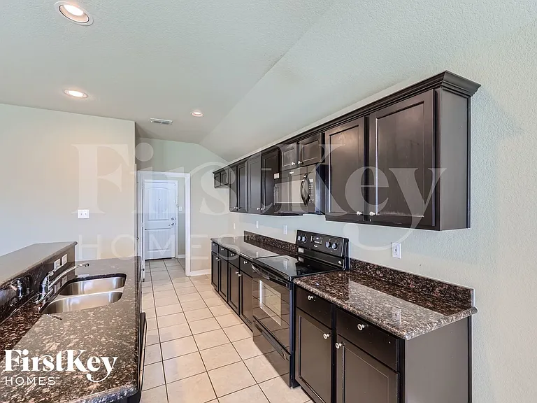 3613 Cayman Dr — Photo 10