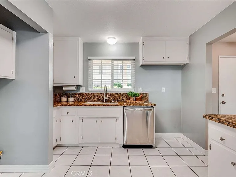 623 E Matchwood Pl — Photo 6