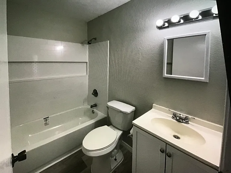 738 NW 36th St — Photo 11