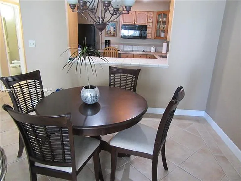 5701 Collins Avenue Cu #919 — Photo 7