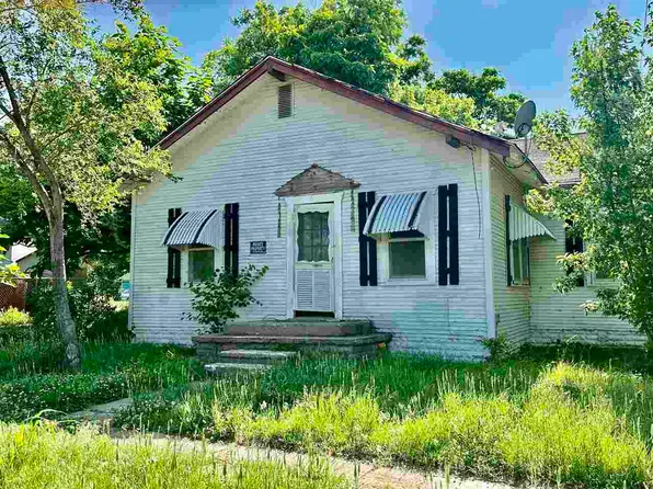 309 N 6th St, Blackwell, OK 74631