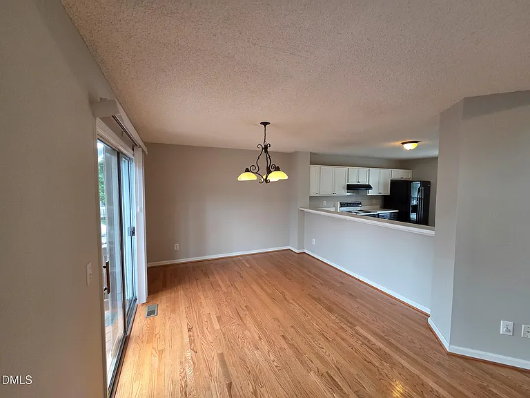 549 Mountain Lake Dr — Photo 3