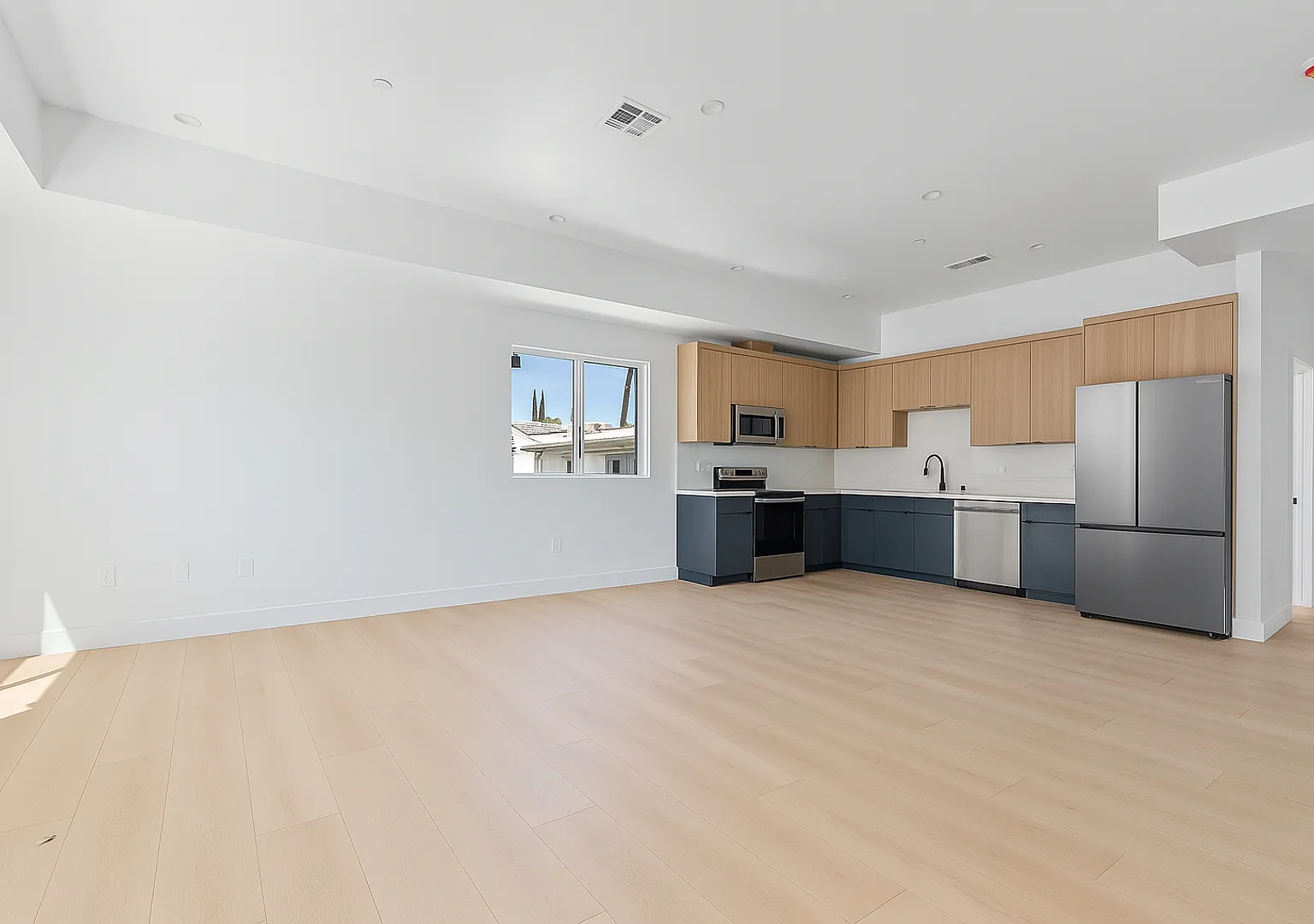 Top-of-the-Line Luxury Units in the Culver City Art District — Photo 4