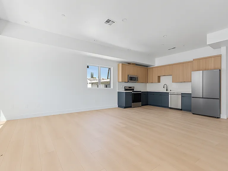 2637 S Garth Ave — Photo 4