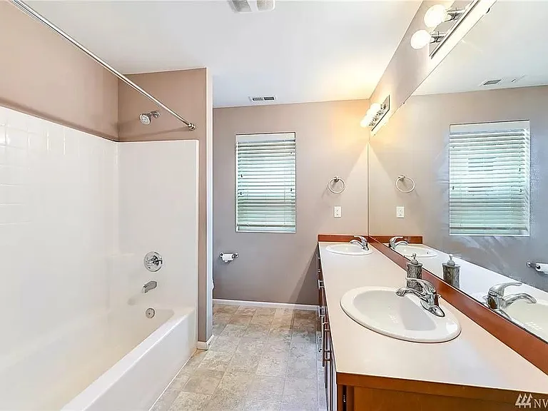 18526 35th Dr SE — Photo 9