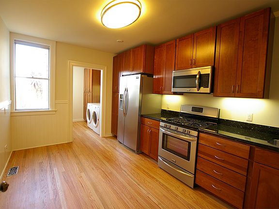 2nd image of 1847A Hyde St