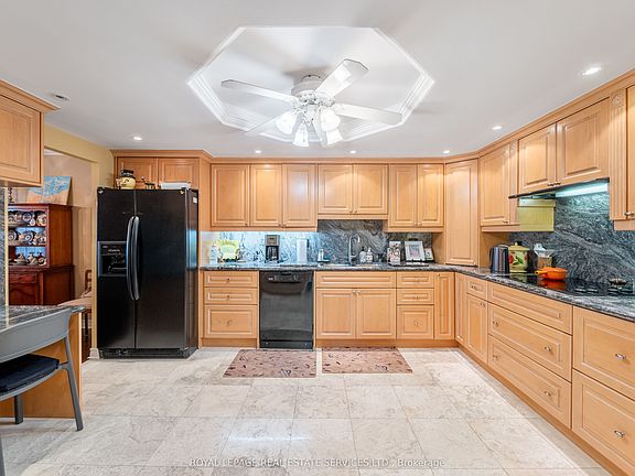 5th image of 131 Beecroft Rd #1404