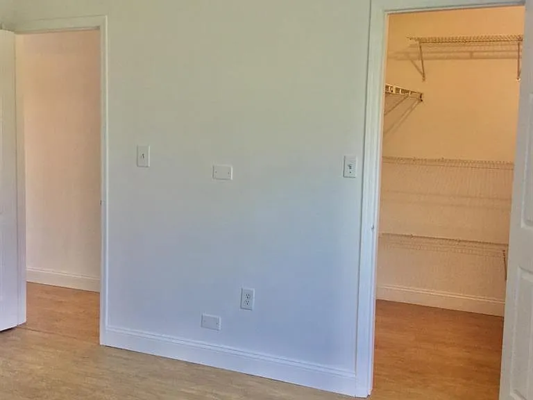 682 Darlington Dr — Photo 16