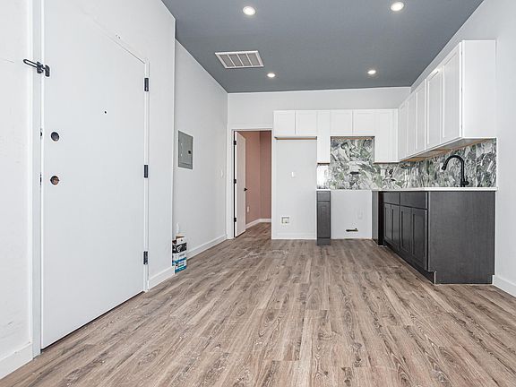 3rd image of 331 Sussex Ave