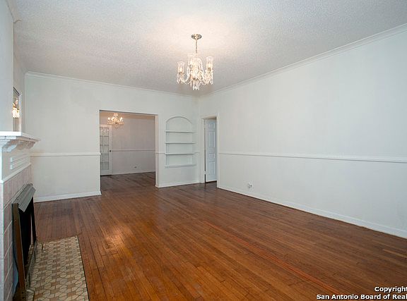 5th image of 2139 W Summit Ave