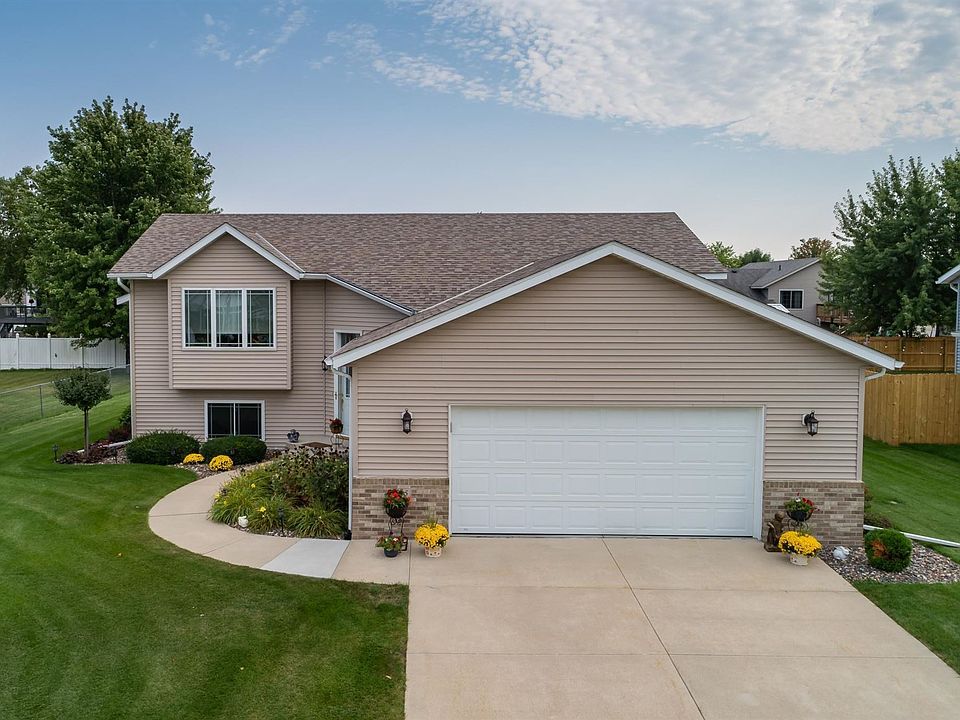 1st image of 785 Churchill Dr SE
