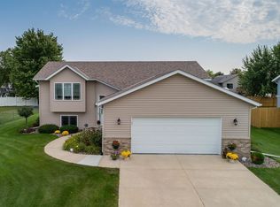 785 Churchill Dr SE, Owatonna, MN 55060