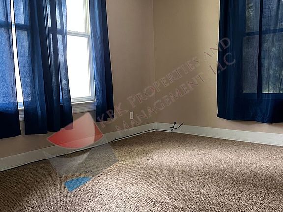 2nd image of 311 1/2 Ross Ave