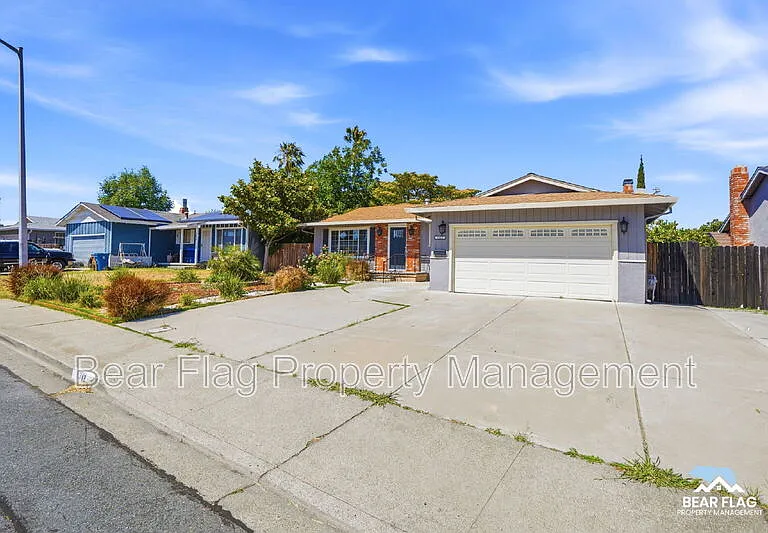 1312 Mission Dr — Photo 3