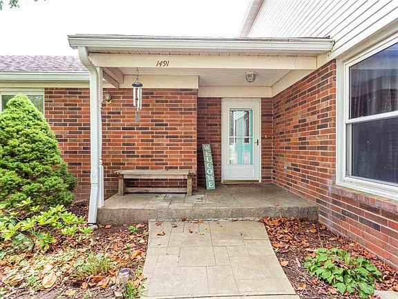 3rd image of 1491 W Clover Dr
