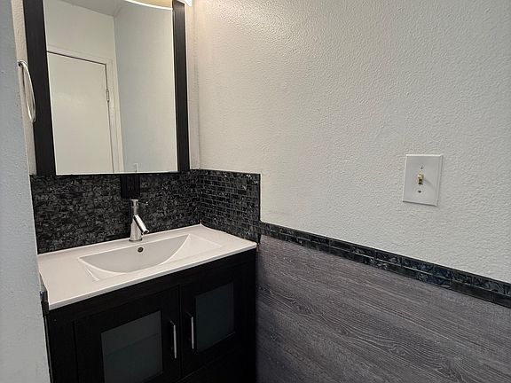 5th image of 616 Tularosa Dr APT 7