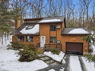 227 Ravenhill Rd, Tamiment, PA 18371