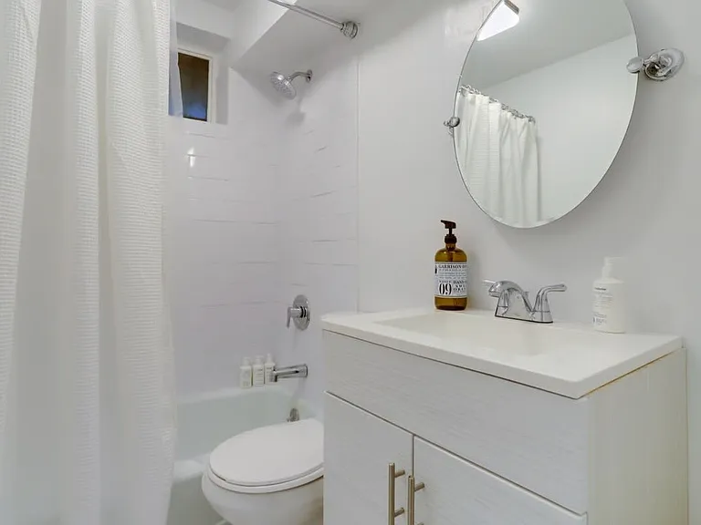 409 D St SE #B — Photo 6
