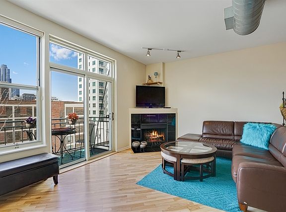 3rd image of 1631 S Michigan Ave APT 601