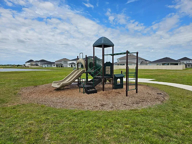 1109 Canfield Cir SE — Photo 34