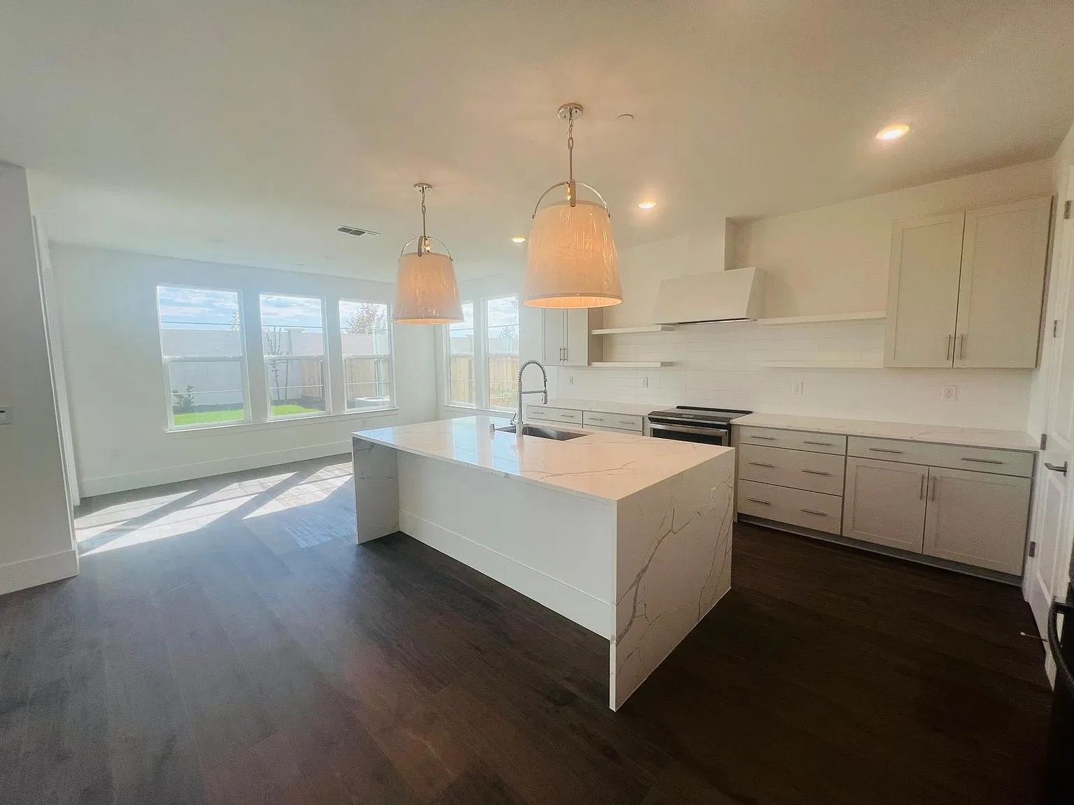 5 bed, 2925 sqft, $3,500 — Photo 4