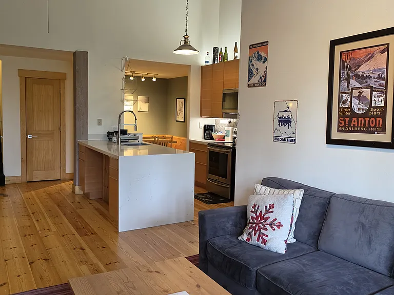 261 Lakeview Blvd — Photo 3