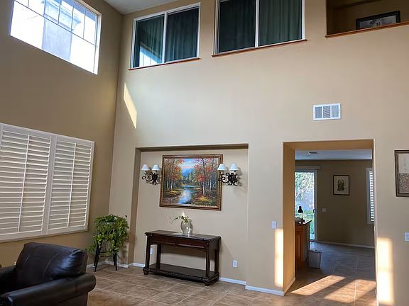5th image of 315 N Marin Privado