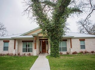 418 N High St, Uvalde, TX 78801