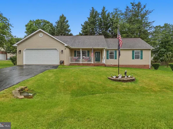 32 Talisman Dr, Martinsburg, WV 25403