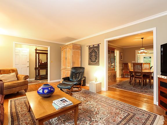 3rd image of 1644 Mamaroneck Ave