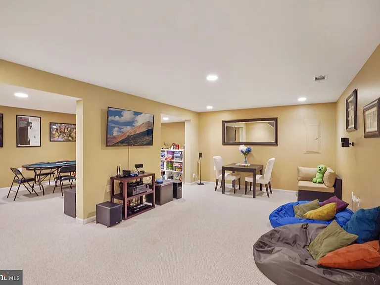 6755 Calthorpe Pl — Photo 14