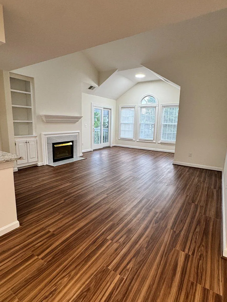 3 bed, 3.0 bath, 1633 sqft, $2,700 — Photo 4