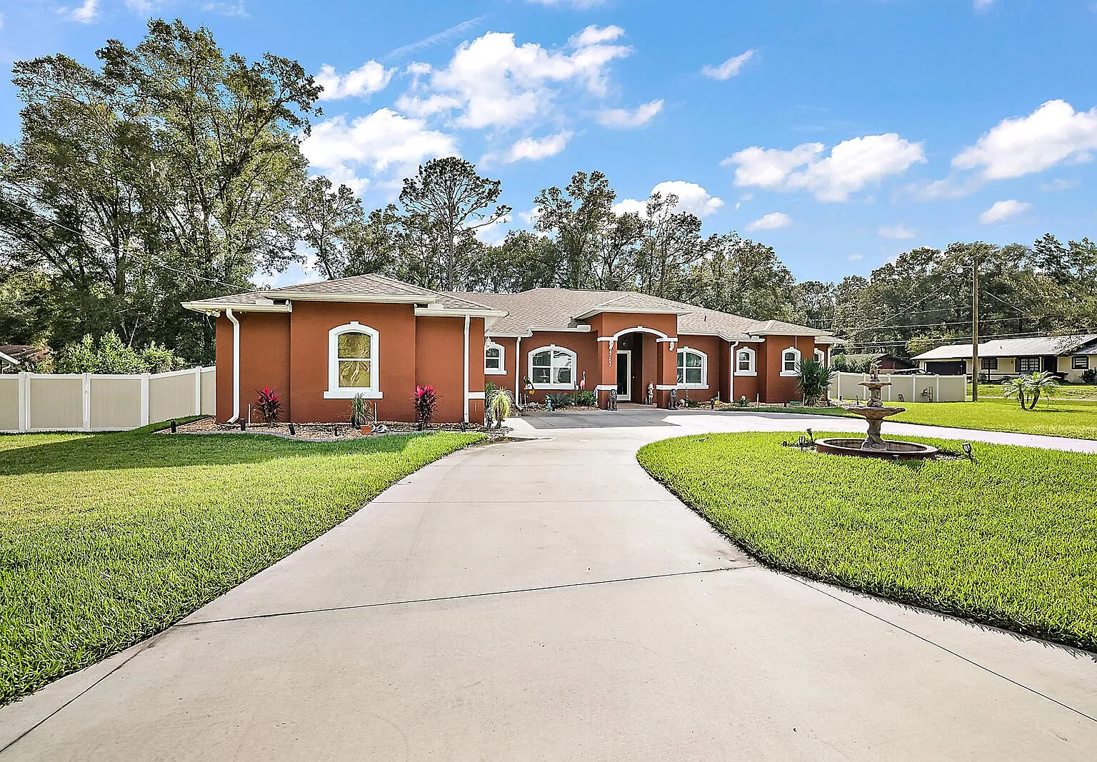 4 bed, 3600 sqft, $3,600 — Photo 4