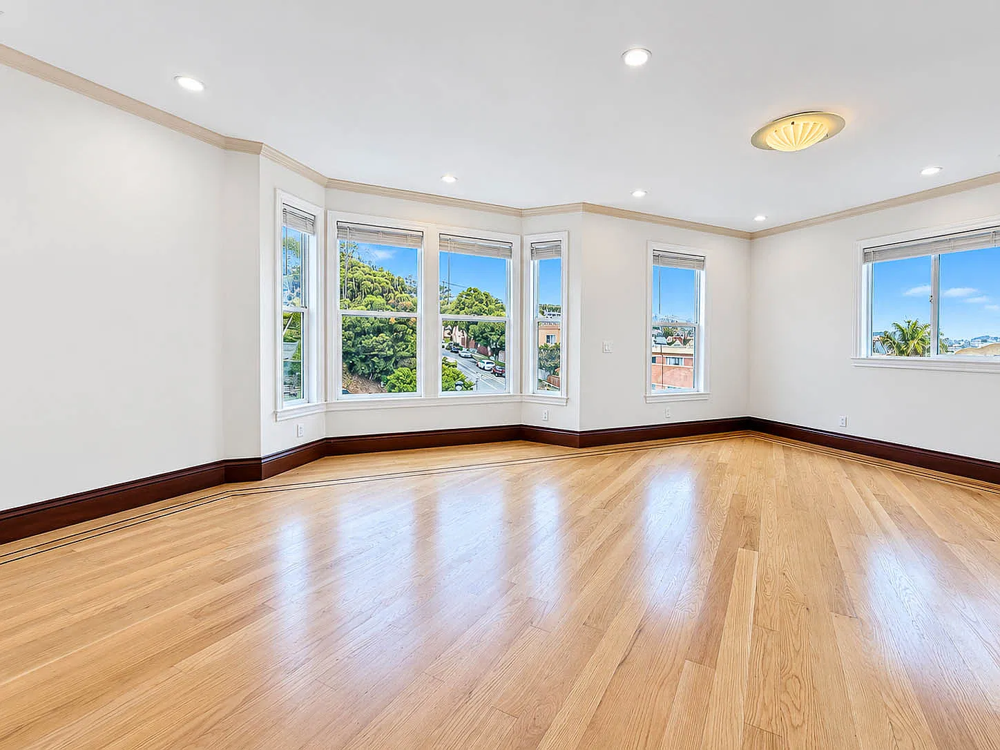 3 bed, 1900 sqft, $5,850 — Photo 3